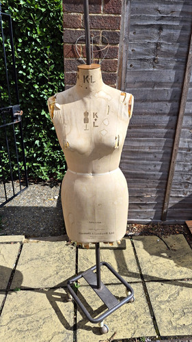 Kennett lindsell ltd female - kennett,